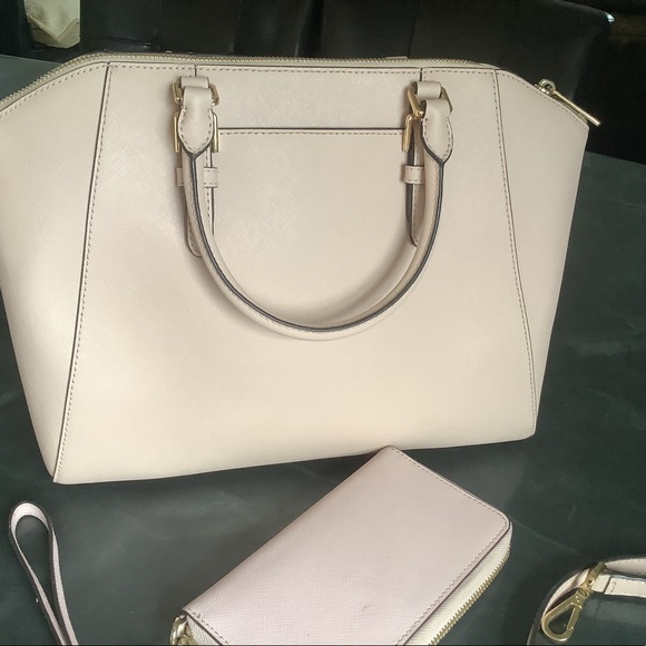 Kors Blush Ciera Tote - Picture 5 of 11